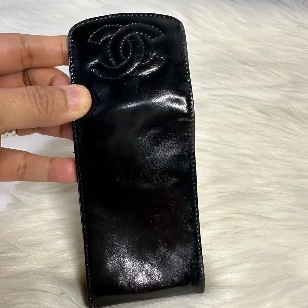 CHANEL cardholder / keyholder patent leather flap pouch in black - Picture 10 of 17